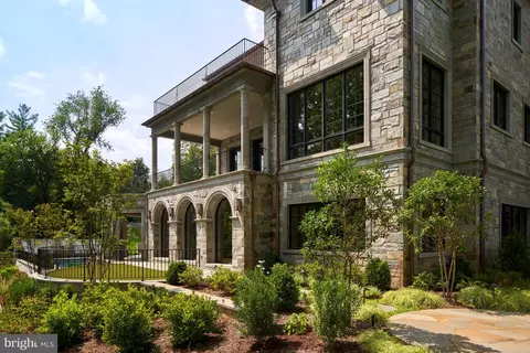 2425 Foxhall Rd NW, Washington, DC 20007 photo 22