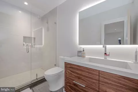 2425 Foxhall Rd NW, Washington, DC 20007 photo 56