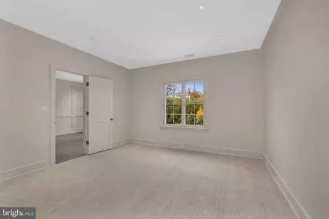 2425 Foxhall Rd NW, Washington, DC 20007 photo 32