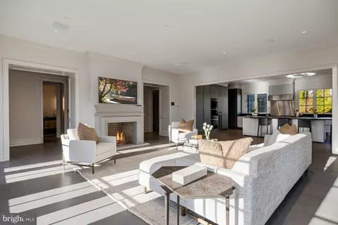 2425 Foxhall Rd NW, Washington, DC 20007 photo 14