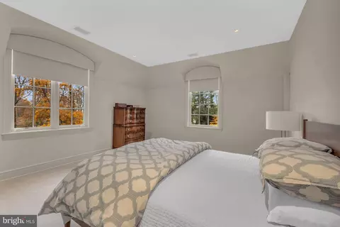 2425 Foxhall Rd NW, Washington, DC 20007 photo 36