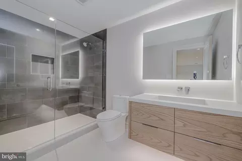 2425 Foxhall Rd NW, Washington, DC 20007 photo 43