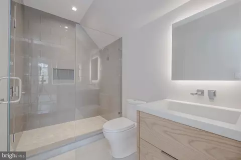 2425 Foxhall Rd NW, Washington, DC 20007 photo 31