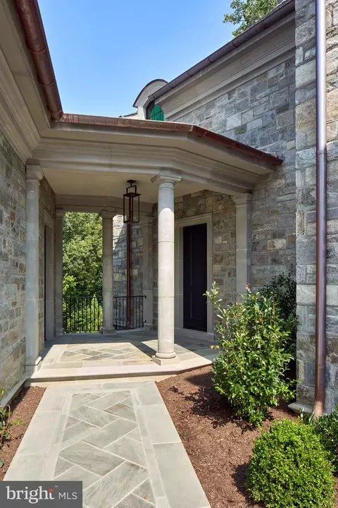 2425 Foxhall Rd NW, Washington, DC 20007 photo 19