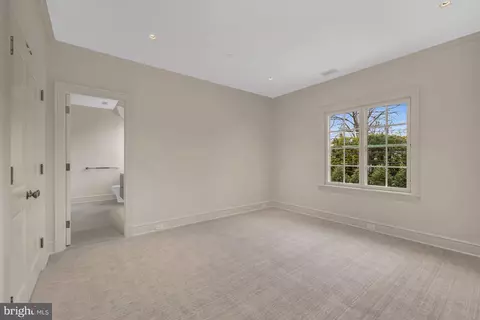 2425 Foxhall Rd NW, Washington, DC 20007 photo 34
