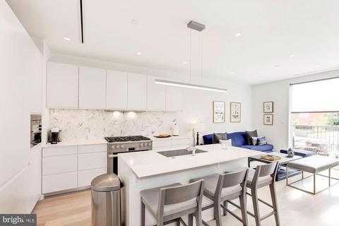 1026 8th St NE #B, Washington, DC 20002 photo 2