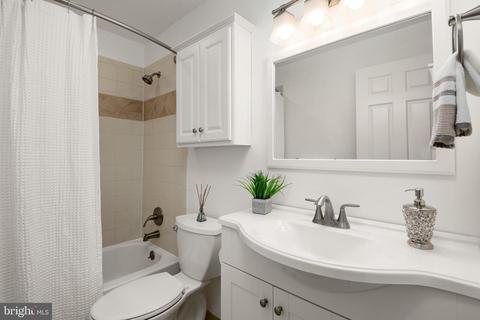 3209 Sutton Pl NW #D, Washington, DC 20016 photo 8