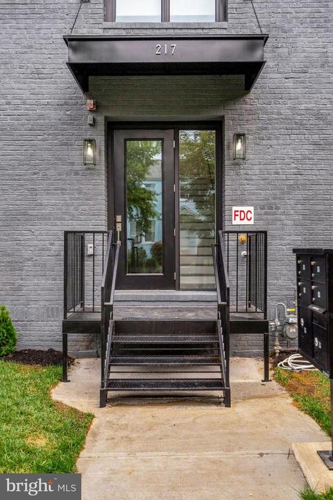 217 20th St NE #4, Washington, DC 20002 photo 4