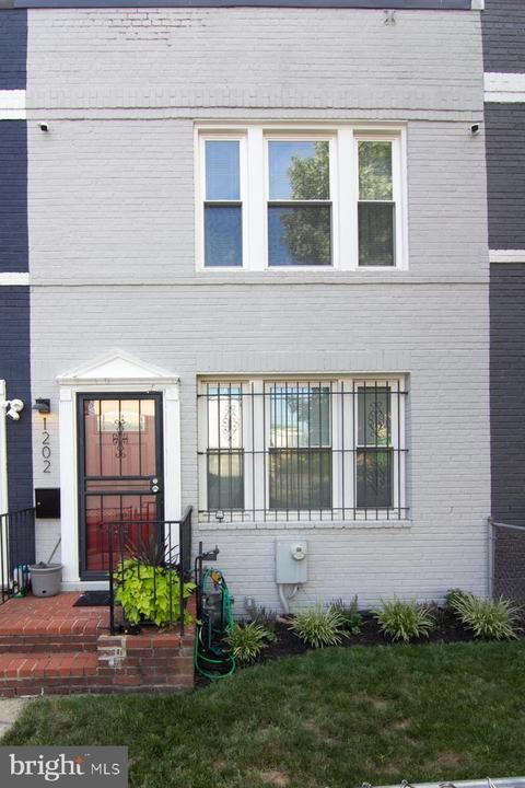 1202 16th St NE, Washington, DC 20002 photo 1