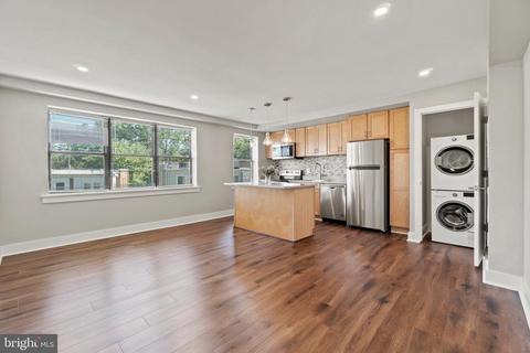 212 Oakwood St SE #316, Washington, DC 20032