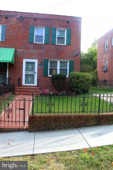 1717 Erie St SE, Washington, DC 20020