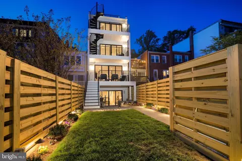 3628 Whitehaven Pkwy NW, Washington, DC 20007