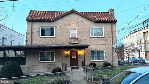 2834 R St SE #6, Washington, DC 20020