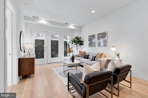 2216 40th Pl NW #1, Washington, DC 20007