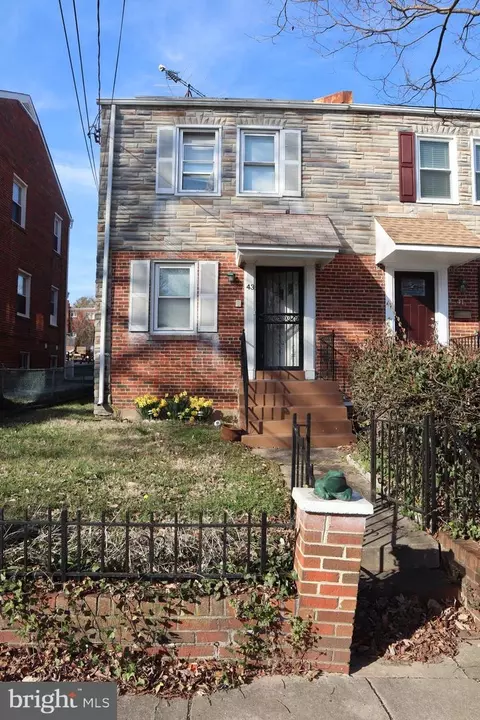43 Underwood Pl NW, Washington, DC 20012