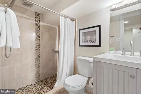 1215 18th St NE, Washington, DC 20002 photo 32