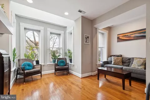 7 15th St SE, Washington, DC 20003 photo 2