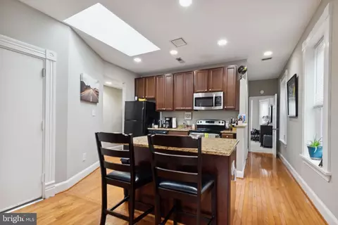 7 15th St SE, Washington, DC 20003 photo 4