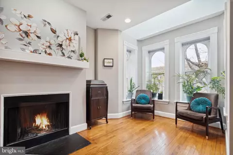 7 15th St SE, Washington, DC 20003 photo 3