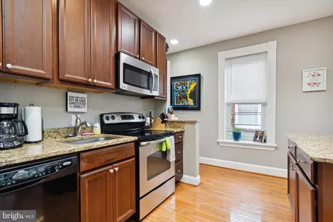 7 15th St SE, Washington, DC 20003 photo 5