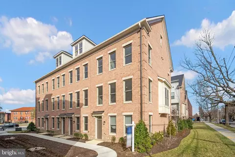 1021 Sycamore Dr SE, Washington, DC 20032