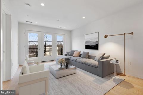 2216 40th Pl NW #5, Washington, DC 20007