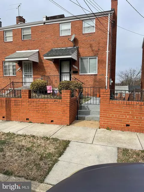 4220 H St SE, Washington, DC 20019