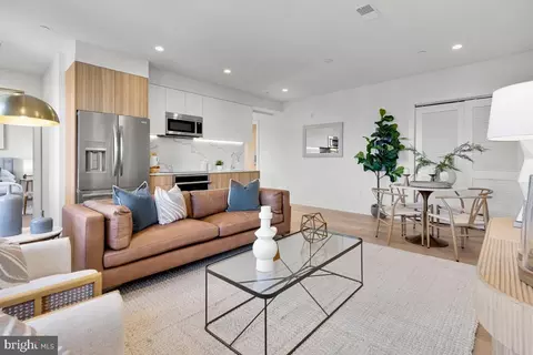 2216 40th Pl NW #7, Washington, DC 20007