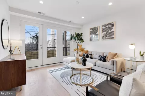 2216 40th Pl NW #3, Washington, DC 20007