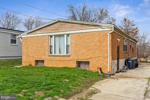 928 Hilltop Ter SE, Washington, DC 20019