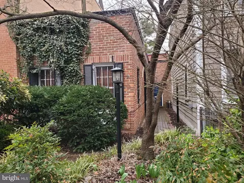 214 9th St SE, Washington, DC 20003