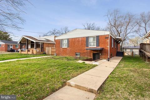 910 Hilltop Ter SE, Washington, DC 20019