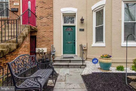 746 13th St SE, Washington, DC 20003 photo 2