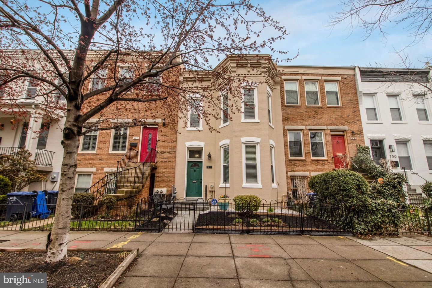 746 13th St SE, Washington, DC 20003 photo 1
