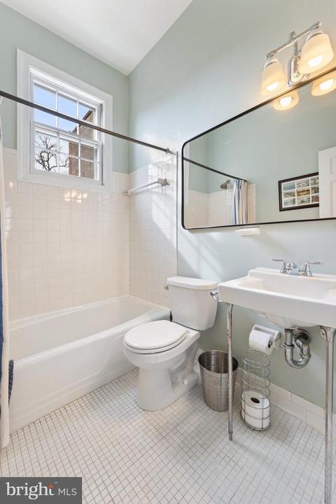 331 6th St SE, Washington, DC 20003 photo 27