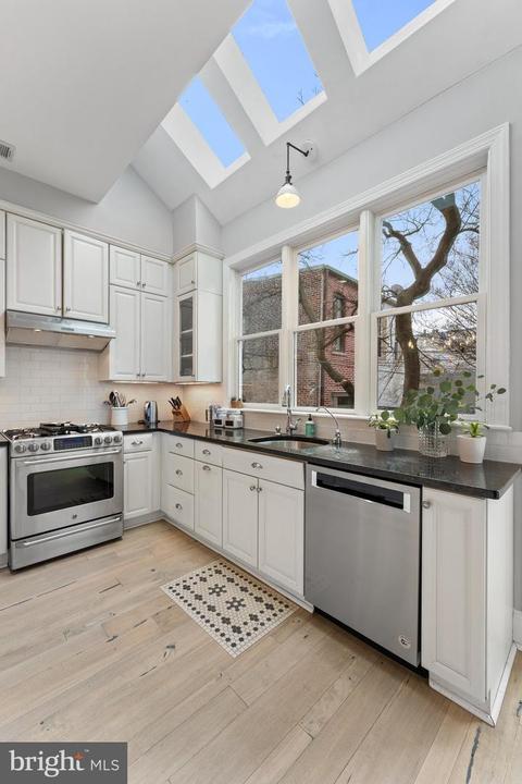 331 6th St SE, Washington, DC 20003 photo 19