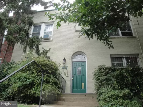 264 16th St SE, Washington, DC 20003 photo 2