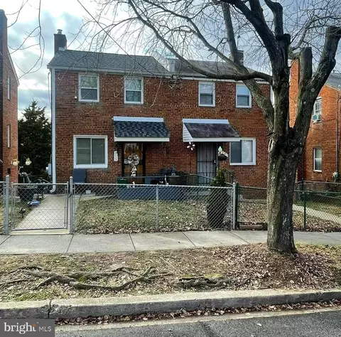 713 Hilltop Ter SE, Washington, DC 20019