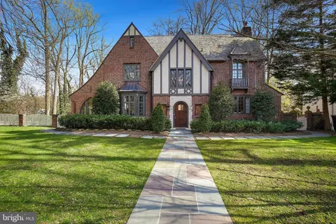 2830 Chesterfield Pl NW, Washington, DC 20008