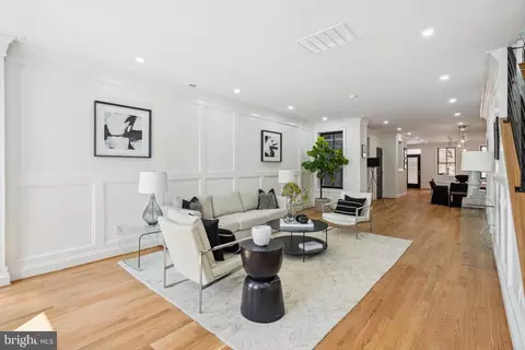 1689 35th St NW, Washington, DC 20007 photo 2