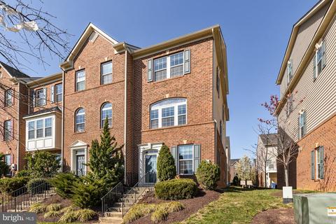 3710 Fort Lincoln Dr NE, Washington, DC 20018