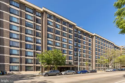 2501 Calvert St NW #903, Washington, DC 20008