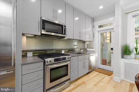 2001 37th St NW, Washington, DC 20007 photo 5