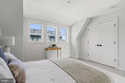 403 Guethlers SE, Washington, DC 20003 photo 37