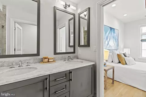 403 Guethlers SE, Washington, DC 20003 photo 27