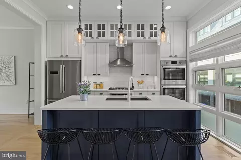403 Guethlers SE, Washington, DC 20003 photo 2