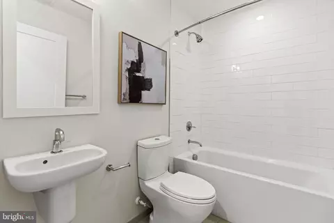 403 Guethlers SE, Washington, DC 20003 photo 19