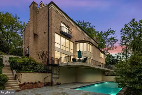 4500 Foxhall Cres NW, Washington, DC 20007