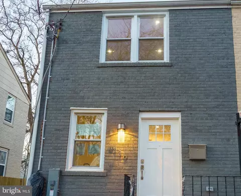 6136 Banks Pl NE, Washington, DC 20019