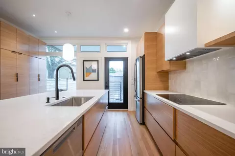 1312 D St SE, Washington, DC 20003 photo 9